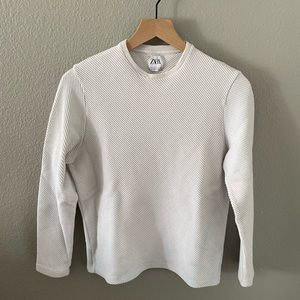 Medium fits like small Zara white pullover